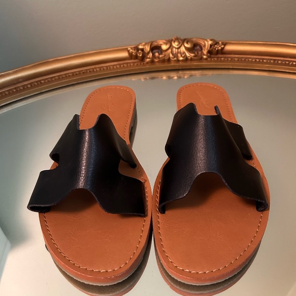 Slide sandals - Picture 2 of 3